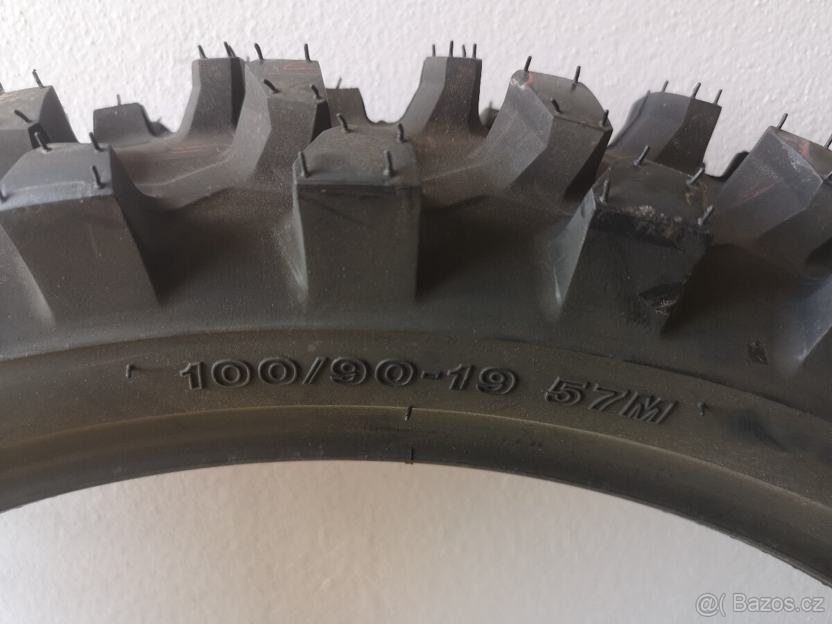 Bridgestone 100/90 R19, nepoužitý zadní drapák.