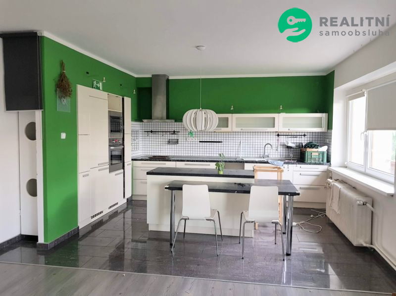 Vícegenerační vila u Prahy – domov i investice s... - 2