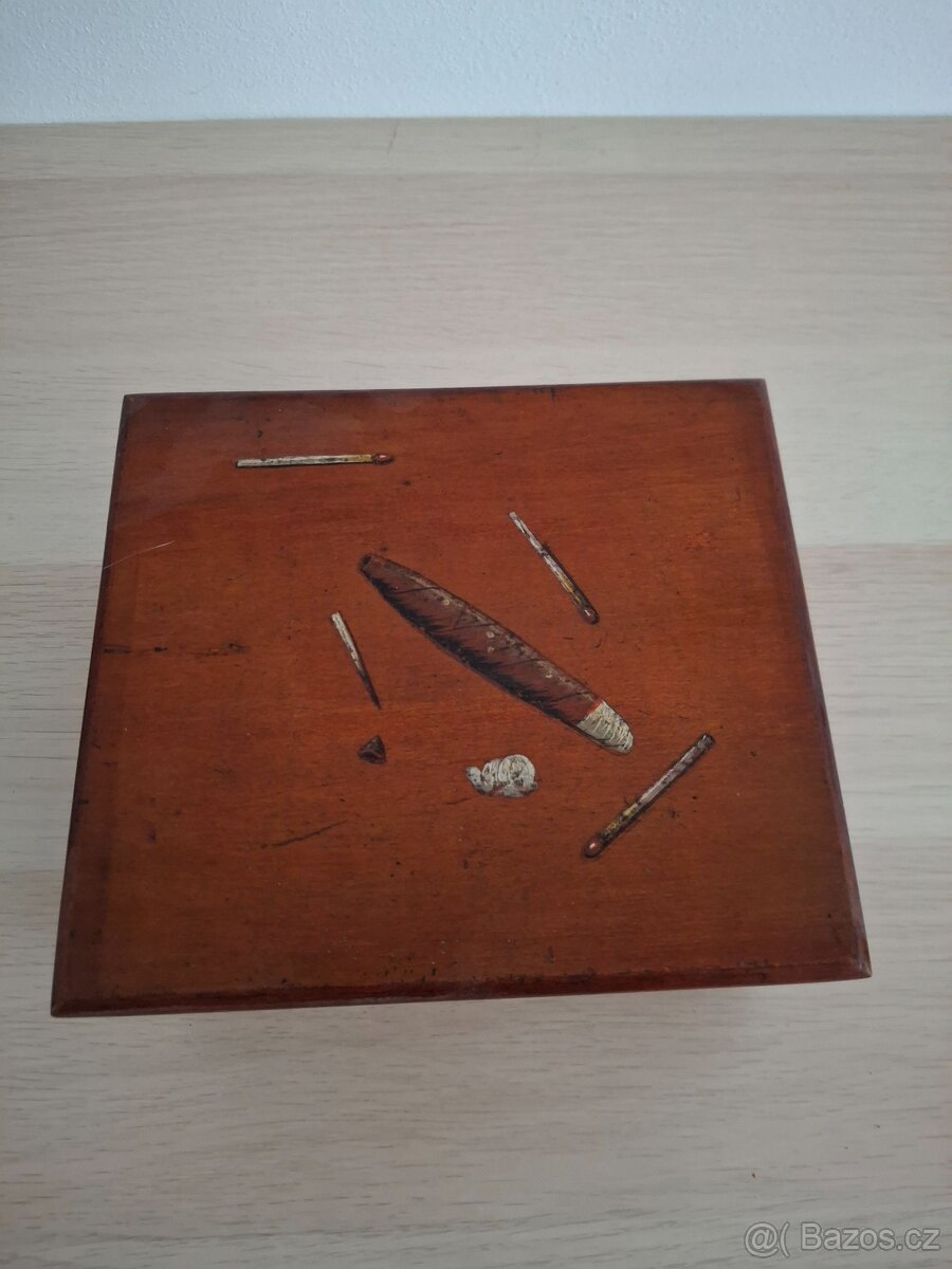 Stará krabička na doutníky - 2