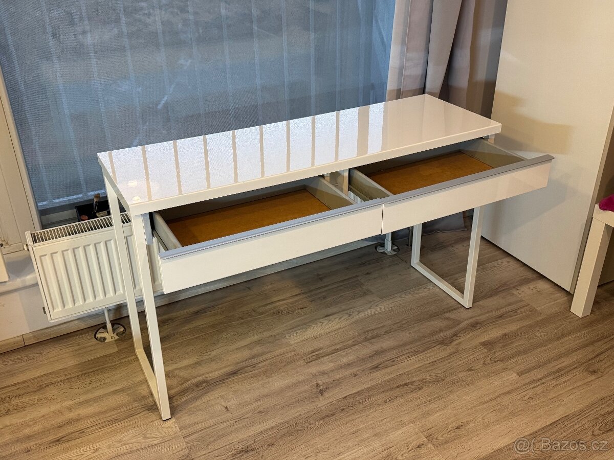 Psací stůl bílý + další drobný nábytek - 2