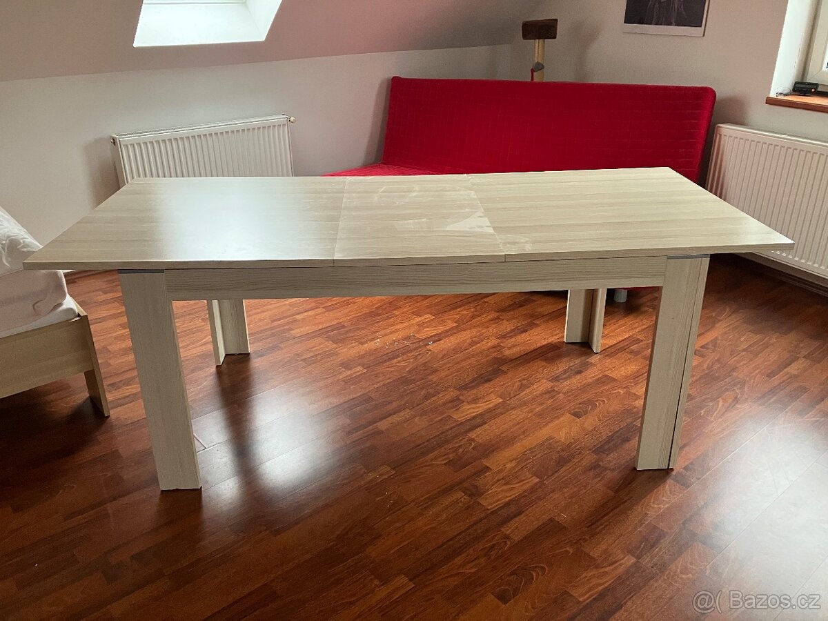 Jídelní stůl - 2
