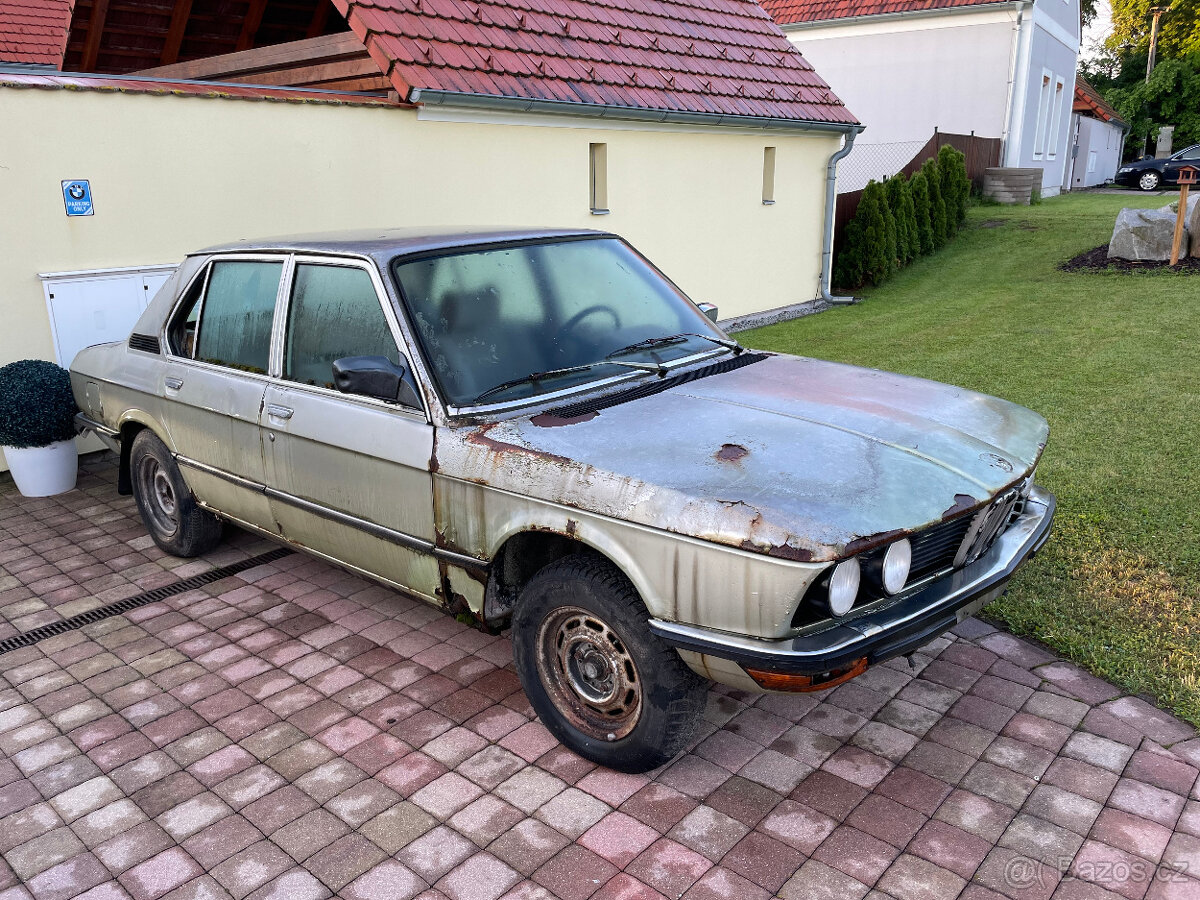 BMW 5 E12 cele auto na nahradní dily - 2