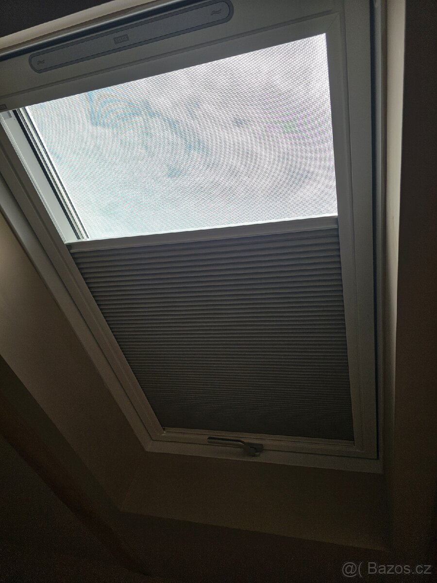 Velux venkovní clona + vnitřní plisé - 2