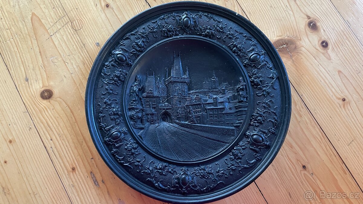 Dekorativní reliéfní talíř - 2