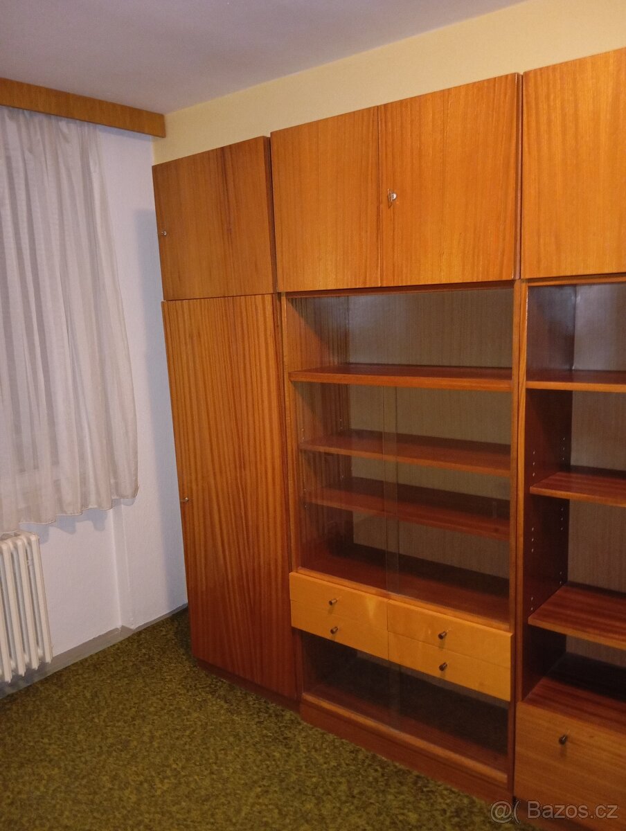 Daruji skříňě za 2 pulčaky rumu 😃 - 2