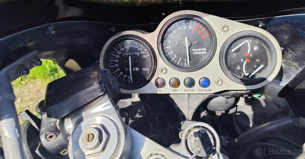 Kawasaki Ninja ZX9R - 2