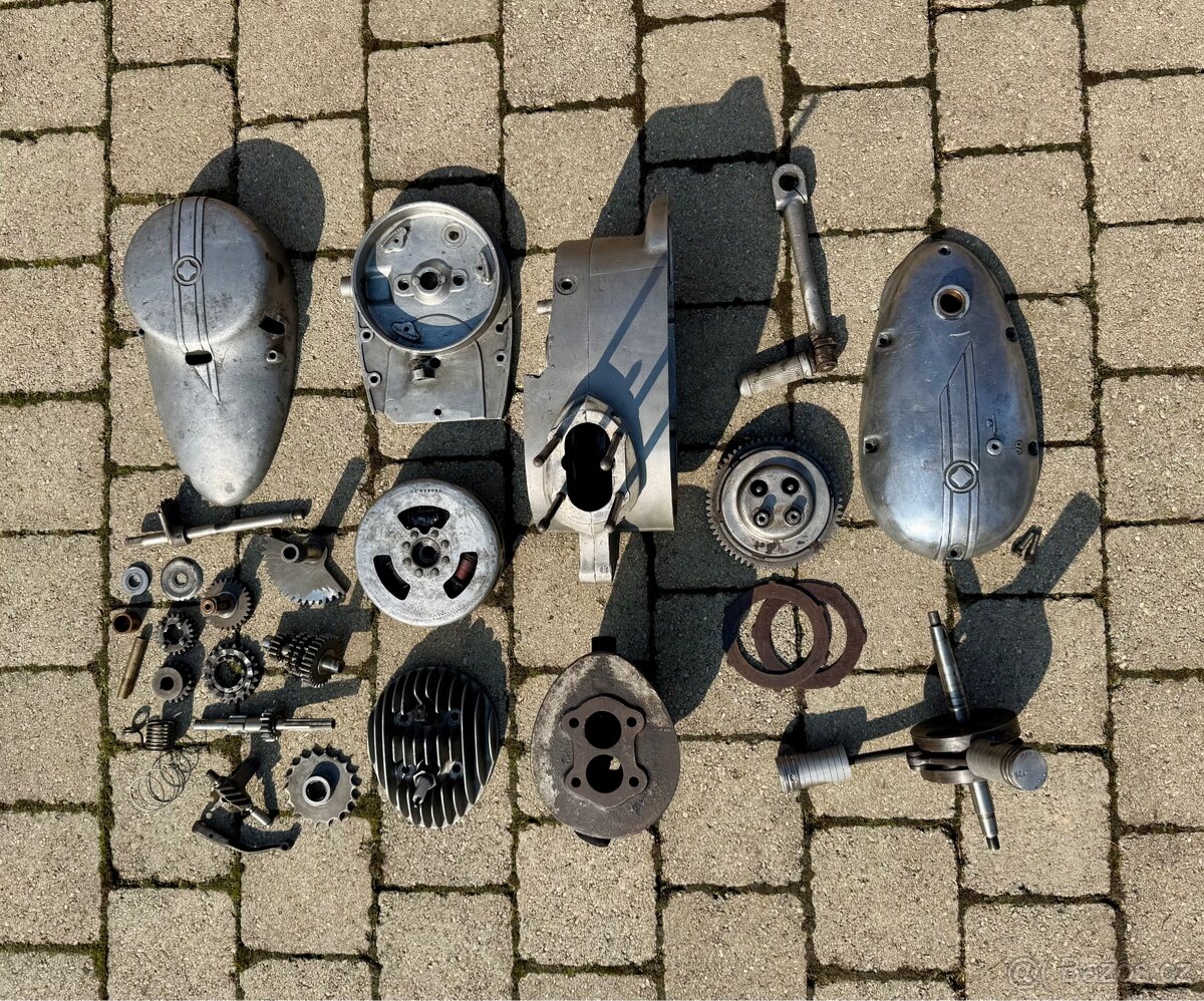 Manet M90 - rozebraný motor - 2