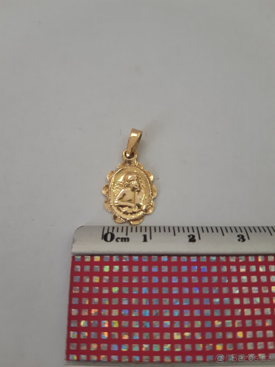 Zlatý přívěšek - andělíček - 2