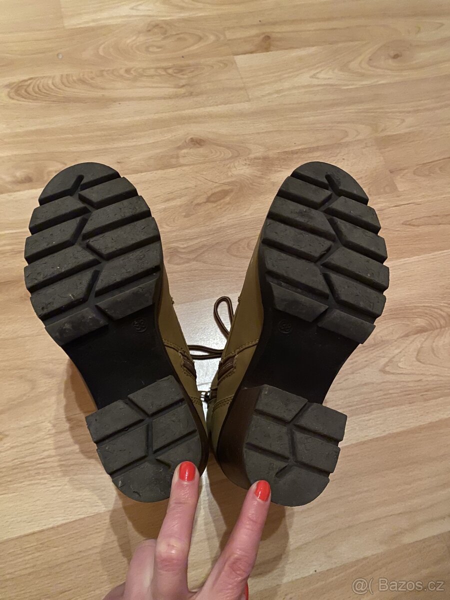 Dámské boty kotníkové vl.38 - 2