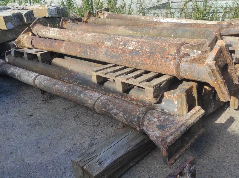 Staré železné sloupy, litinové sloupy, sloup - 2