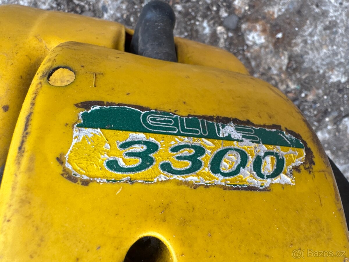 Dva starší křovinořezy. - 2