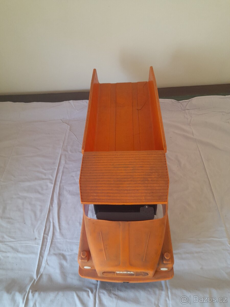 Retro náklaďák tatra - 2