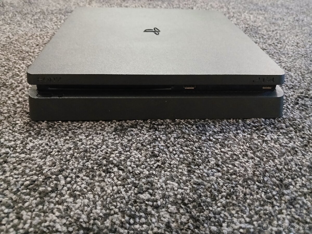 Playstation 4 slim - 2