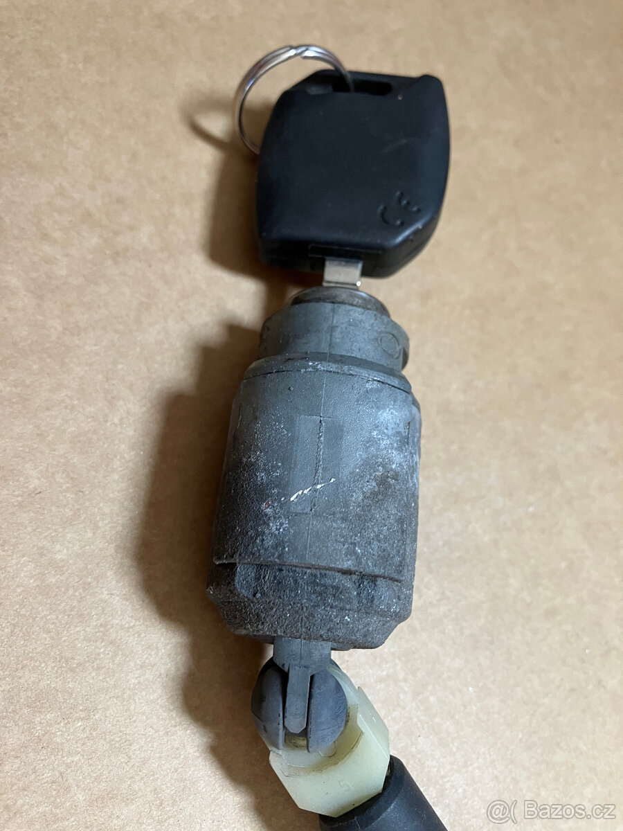 Zámek kapoty Focus II - 2