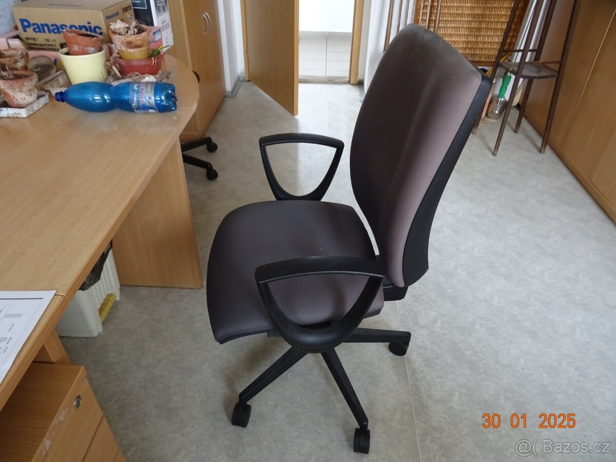 Kancelářský nábytek - 2