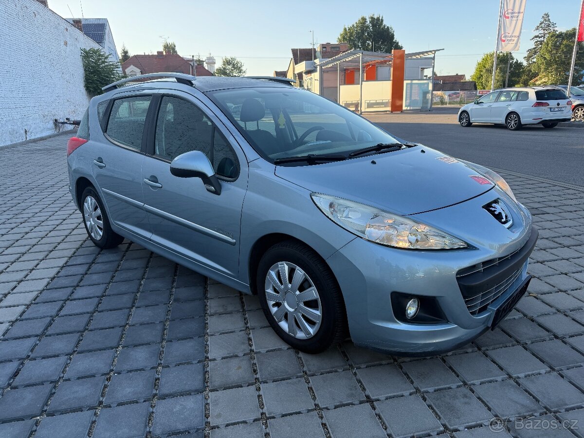 Peugeot 207 SW kombi 1,4i 70kW r.v.2011 Serviska - 2