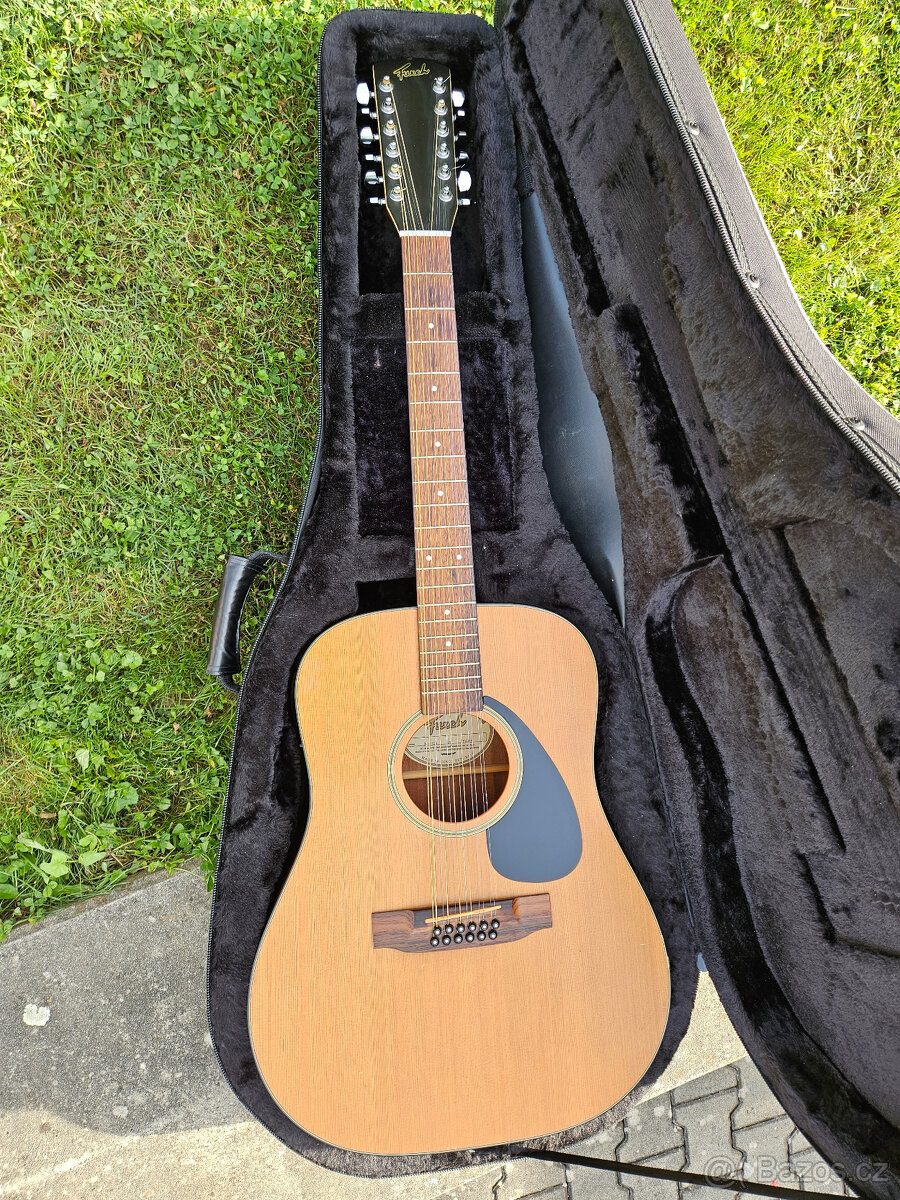 Celomasivní akustická 12 strunná kytara FURCH - 2