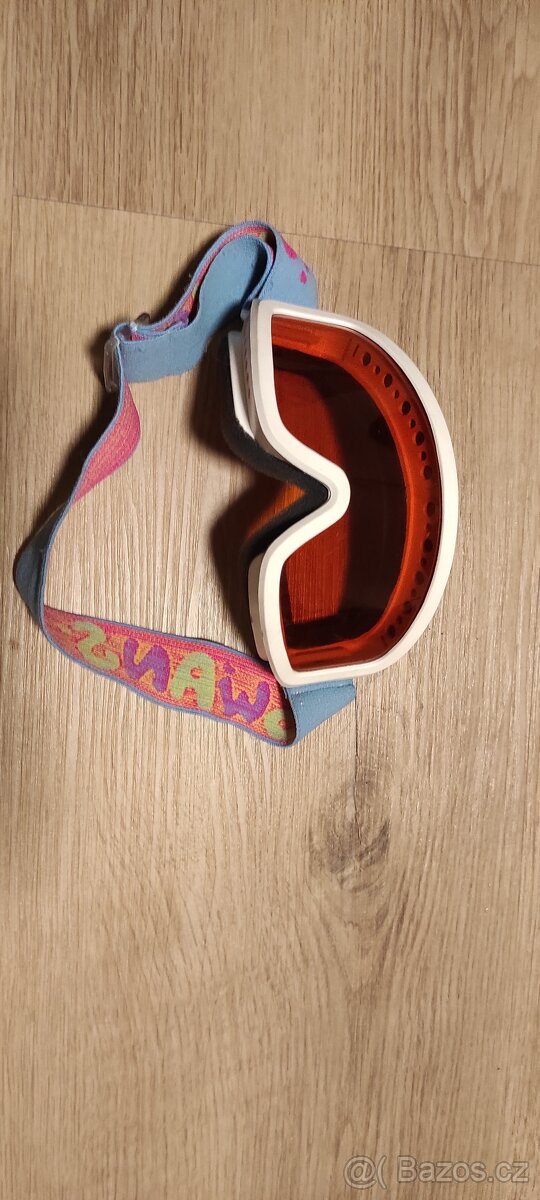 Lyžařská přilba a brýle - 2