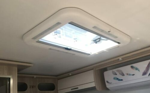 Střešní karavanová okna - 2