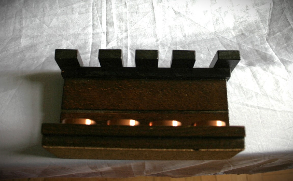 STAROŽITNÝ STOJÁNEK NA DÝMKY - 2