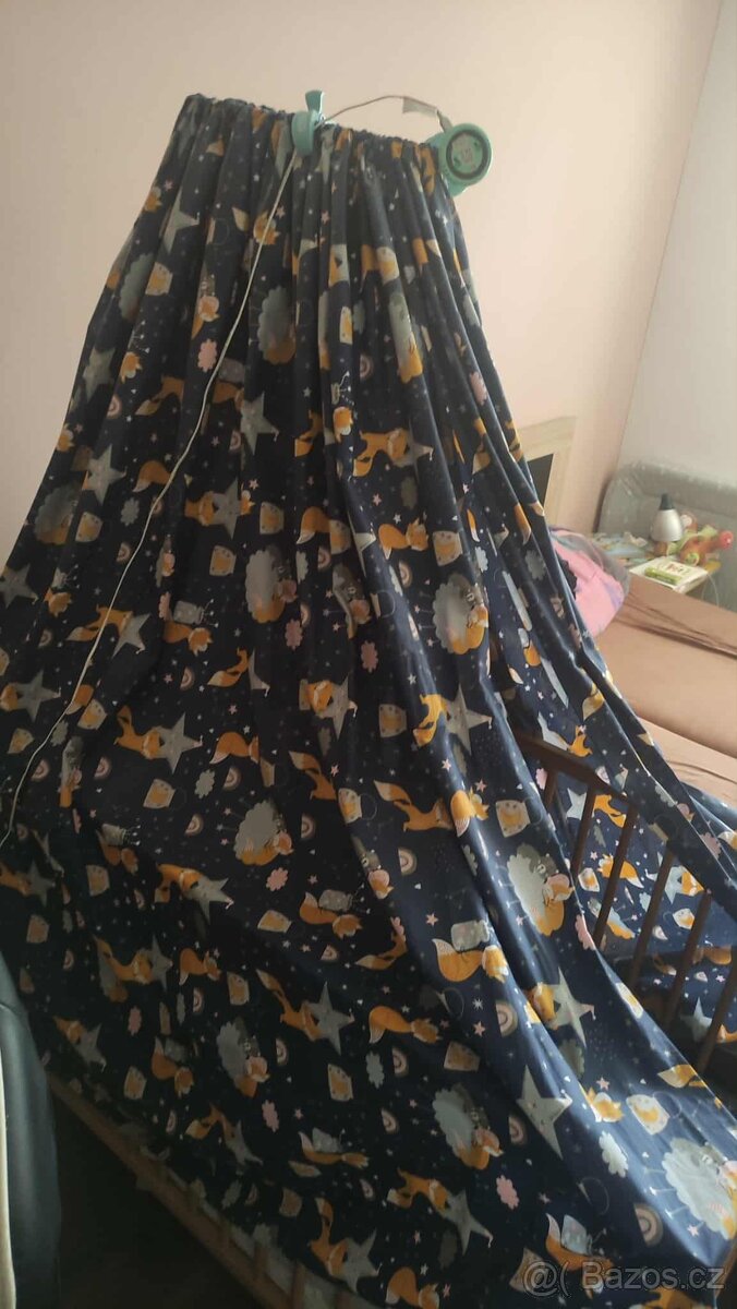 Nebesa / baldachýn k dětské postýlce – lišky, hvězdy - 2