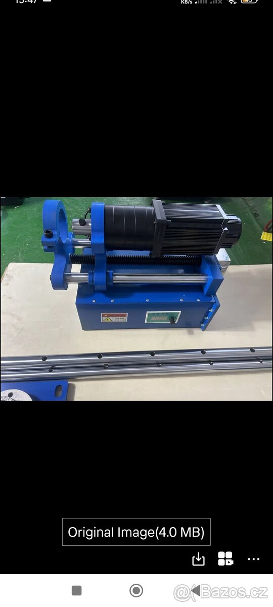 Vyvrtávačka děr lžic bagru. - 2