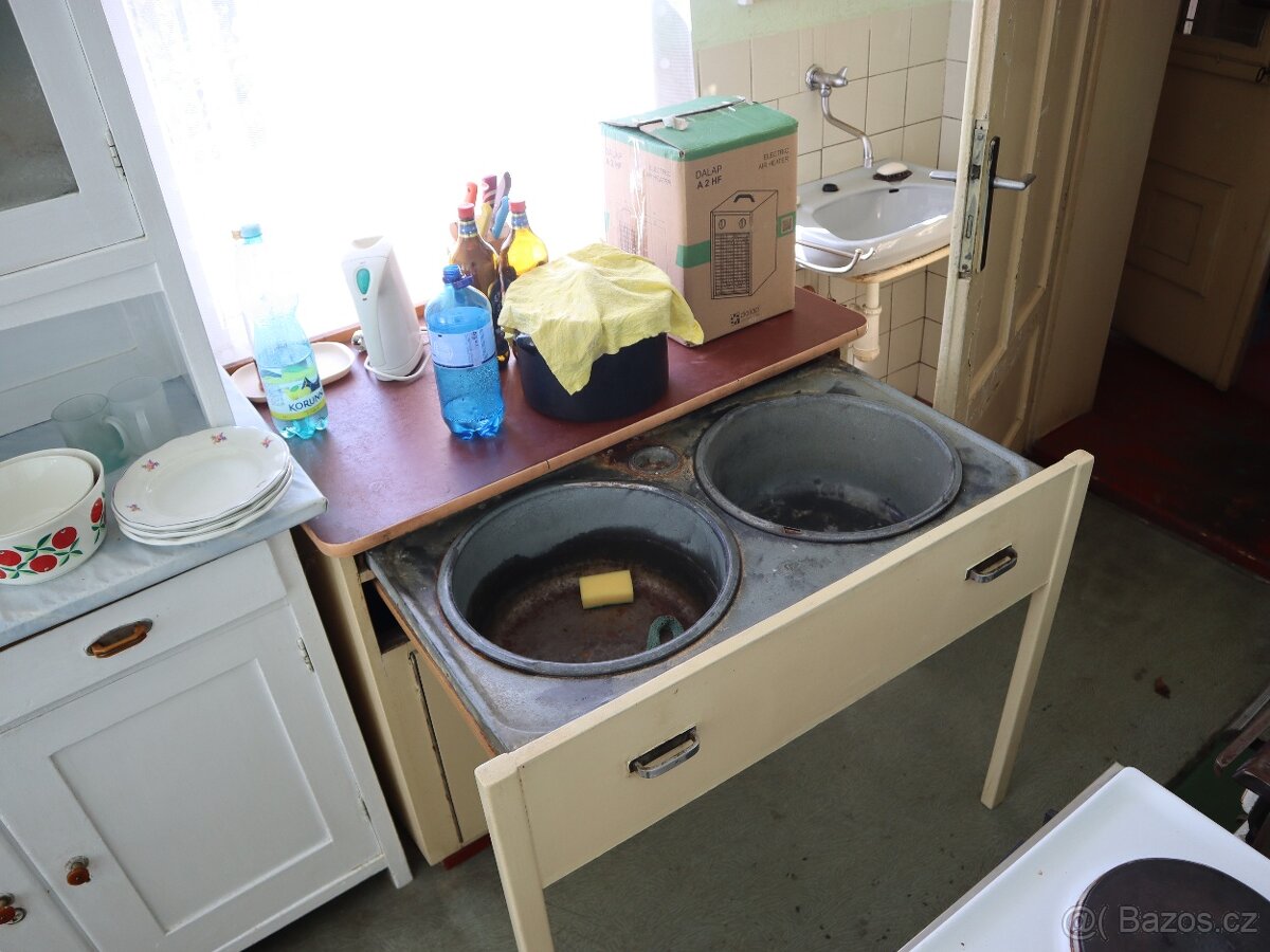 Starý mycí stůl - 2