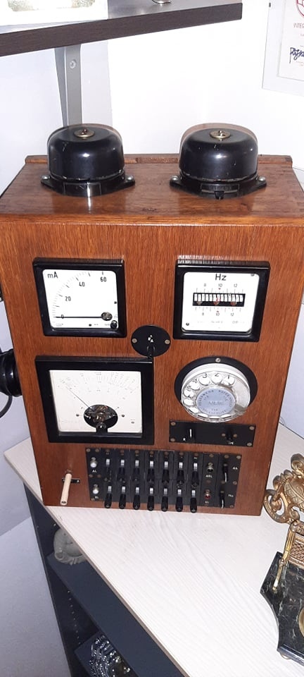 Starožitná telefonní ústředna RFT TOP - 2