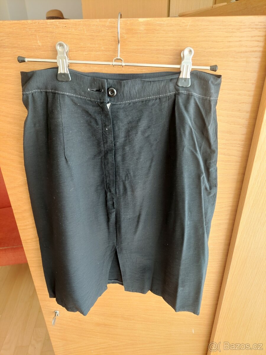 Lehká černá mini sukně - 2