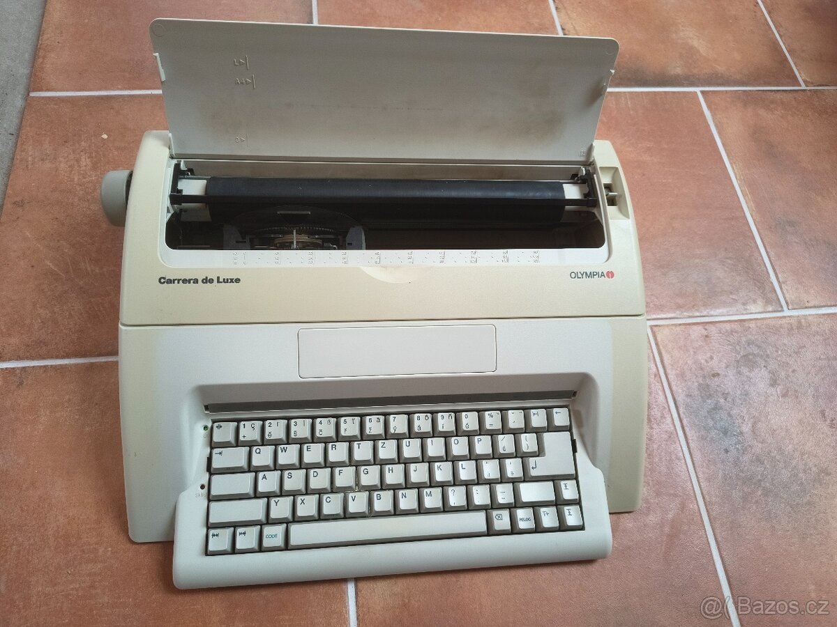 Psací stroj Olympia Carrera de Luxe - 2