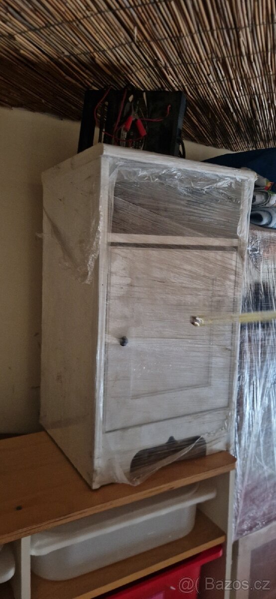 Noční stolek - 2
