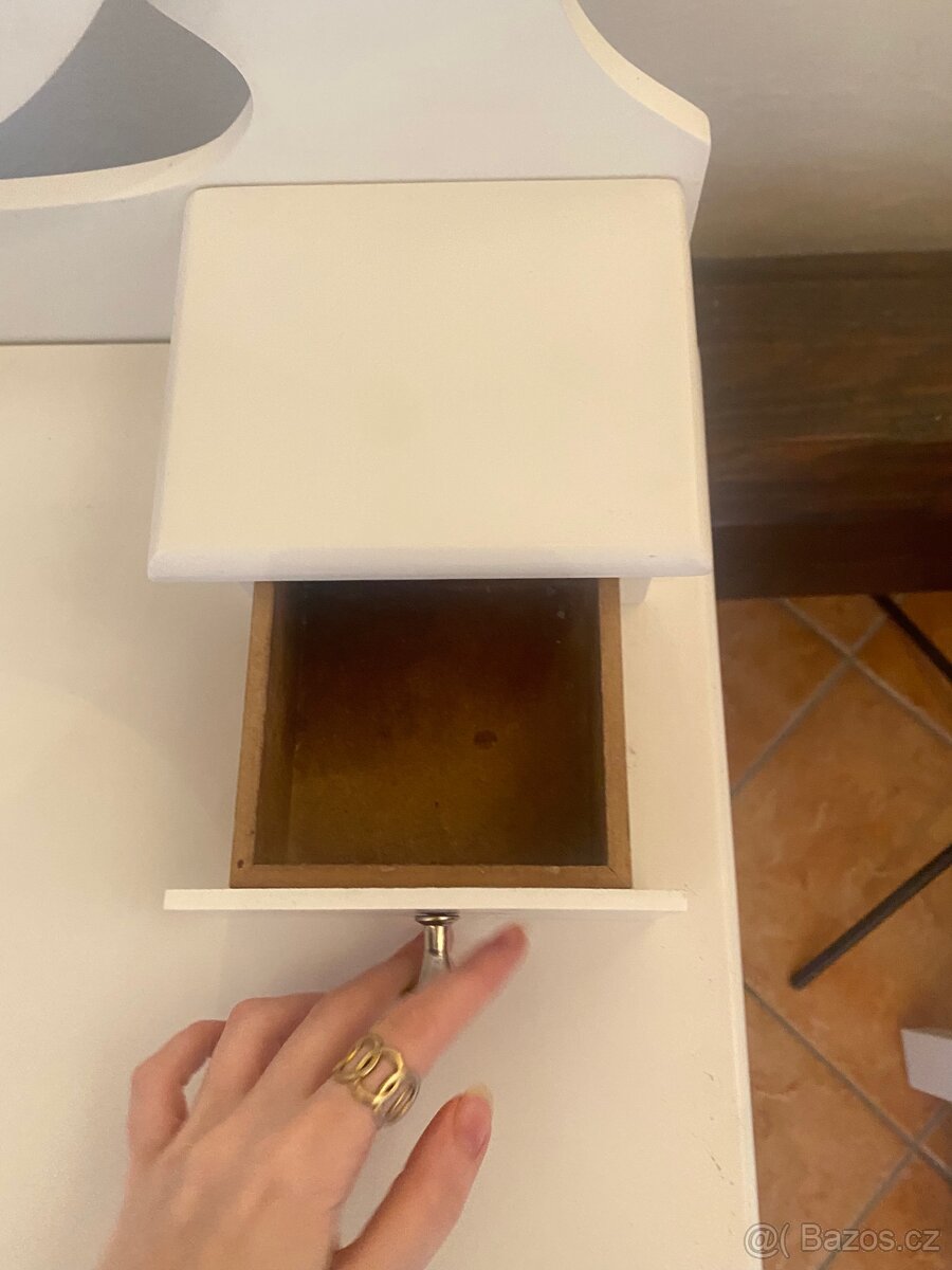 Toaletní stolek - 2