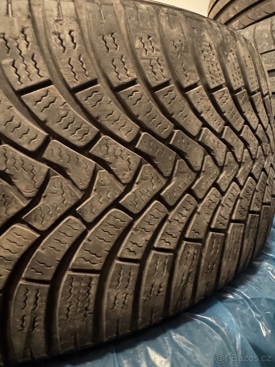 Zimní pneu 225/40r18 - 2