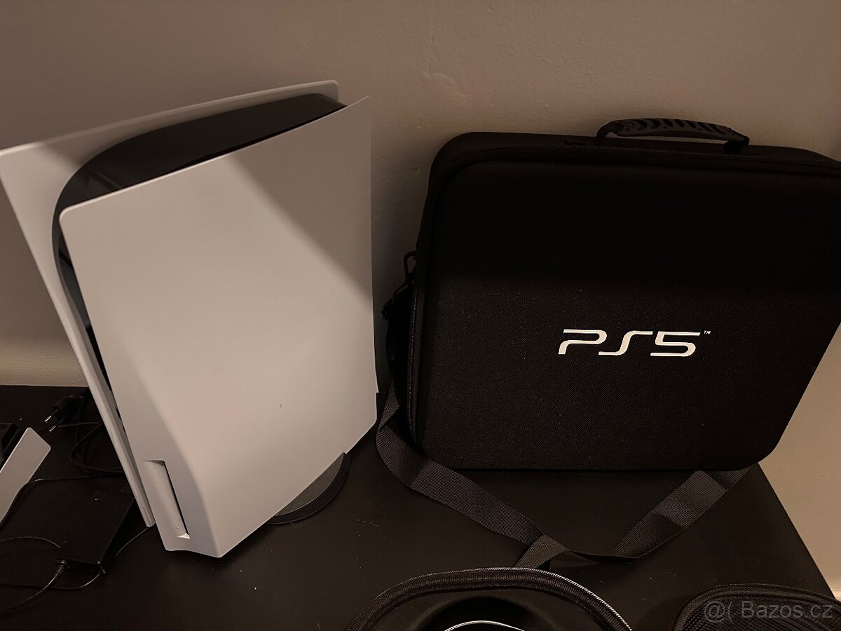 PS5 + VR V2 + 2x ovladač a další - 2