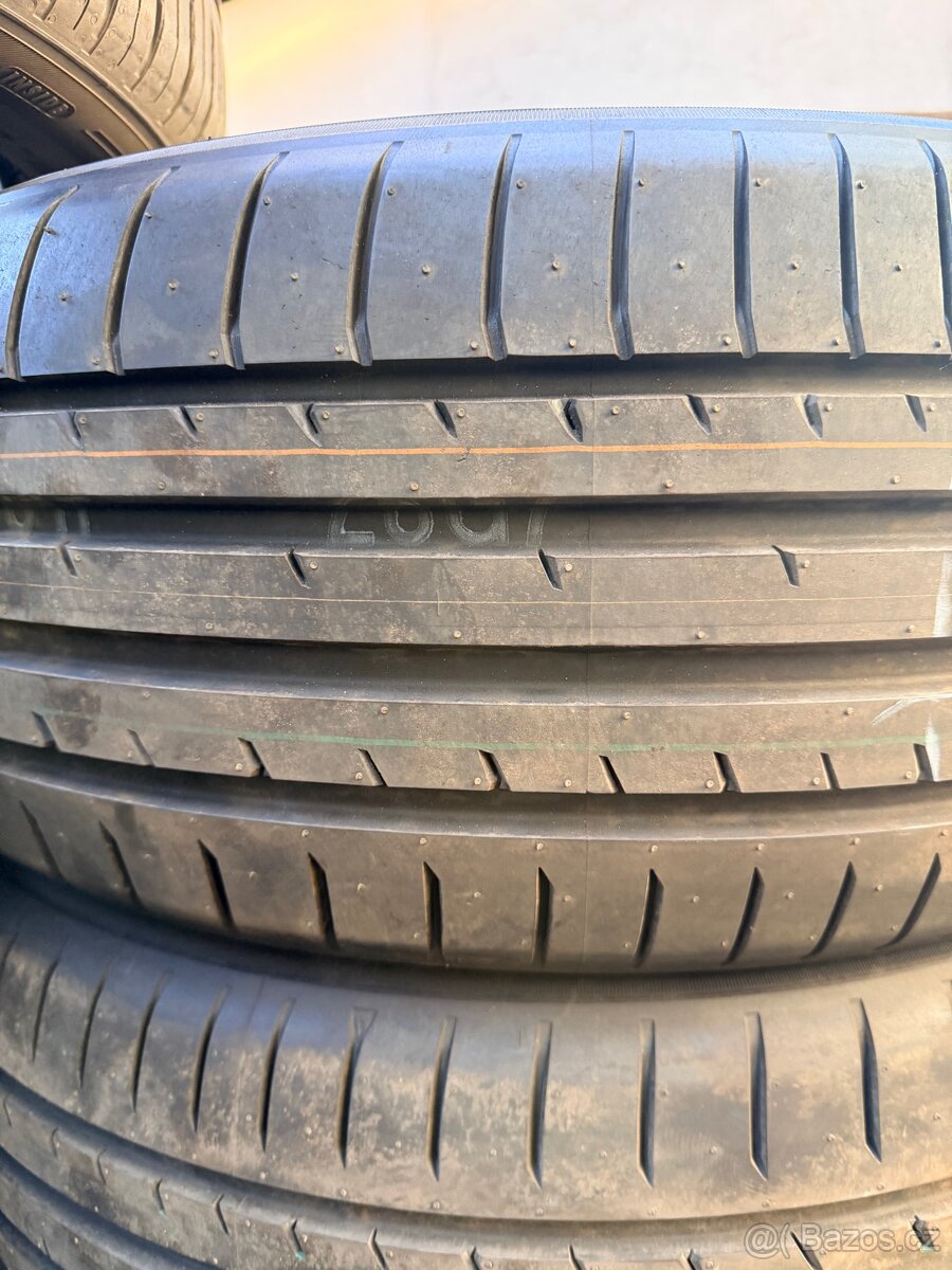 Toyo 235/50 R20 - 2