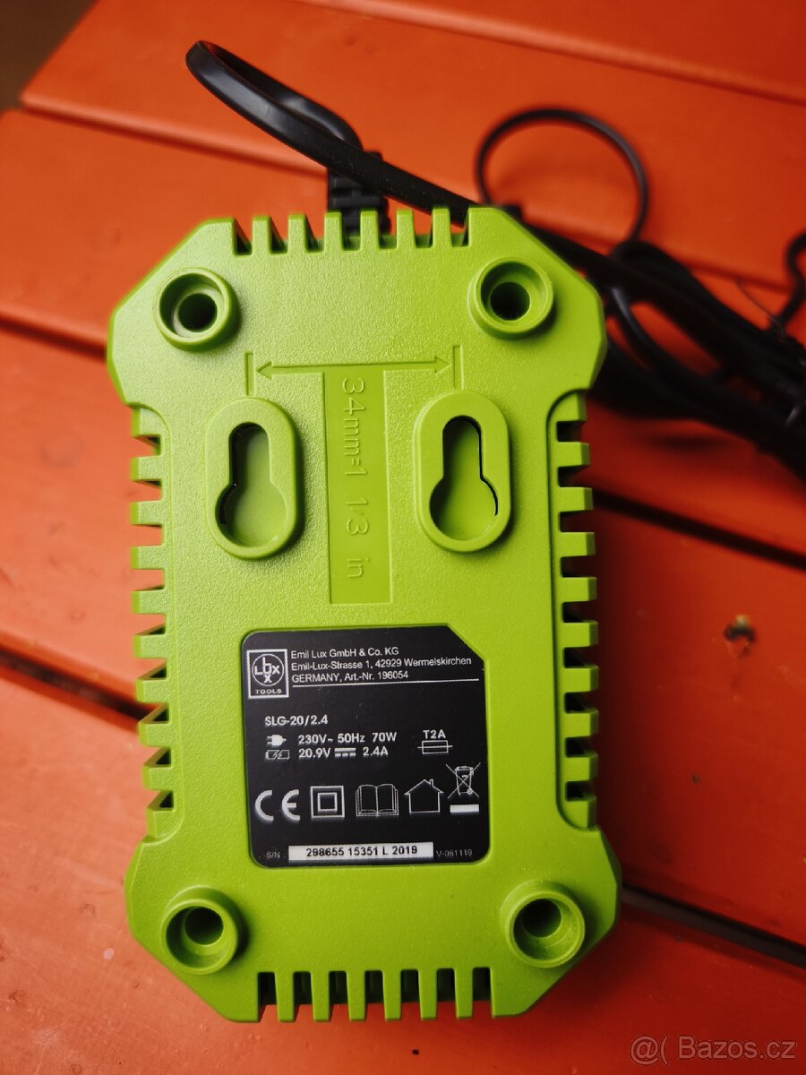 Nabíječka na nářadí LUX z OBI - 2