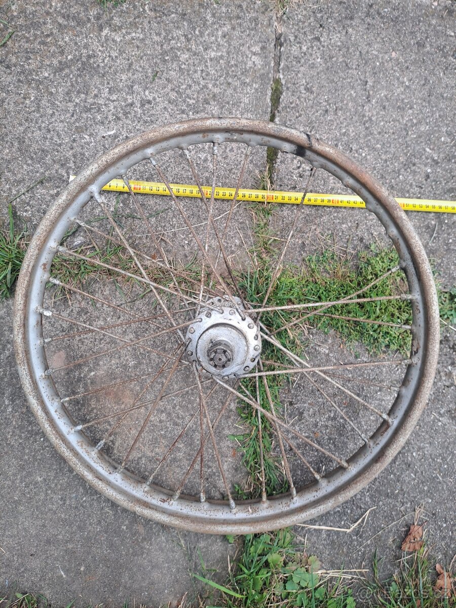 Zadní kolo asi pérák - 2