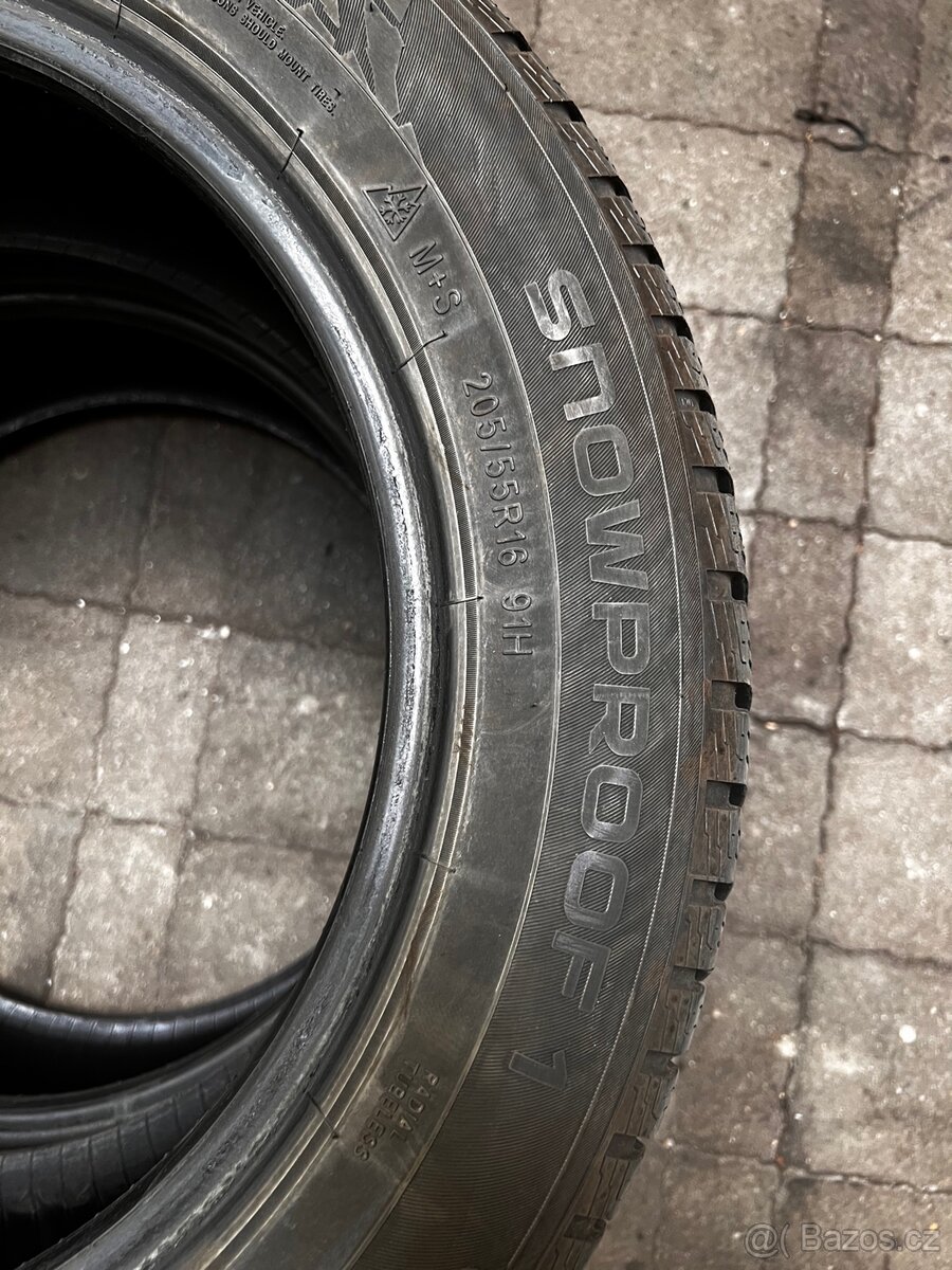 2ks Nokian snowproof 205/55r16 - 2