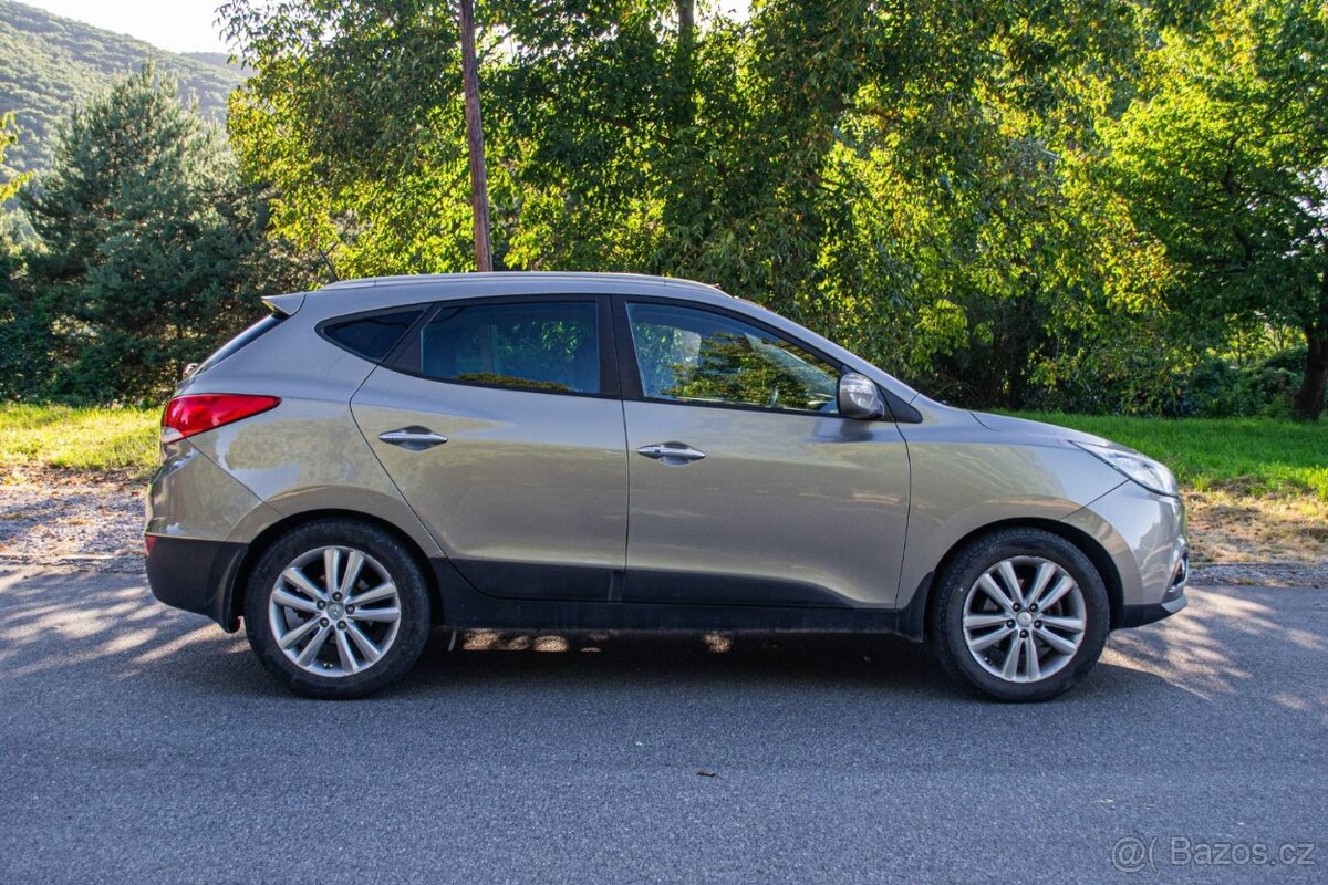 Hyundai ix35 2.0 CRDi VGT Premium 4x4 A/T - 2