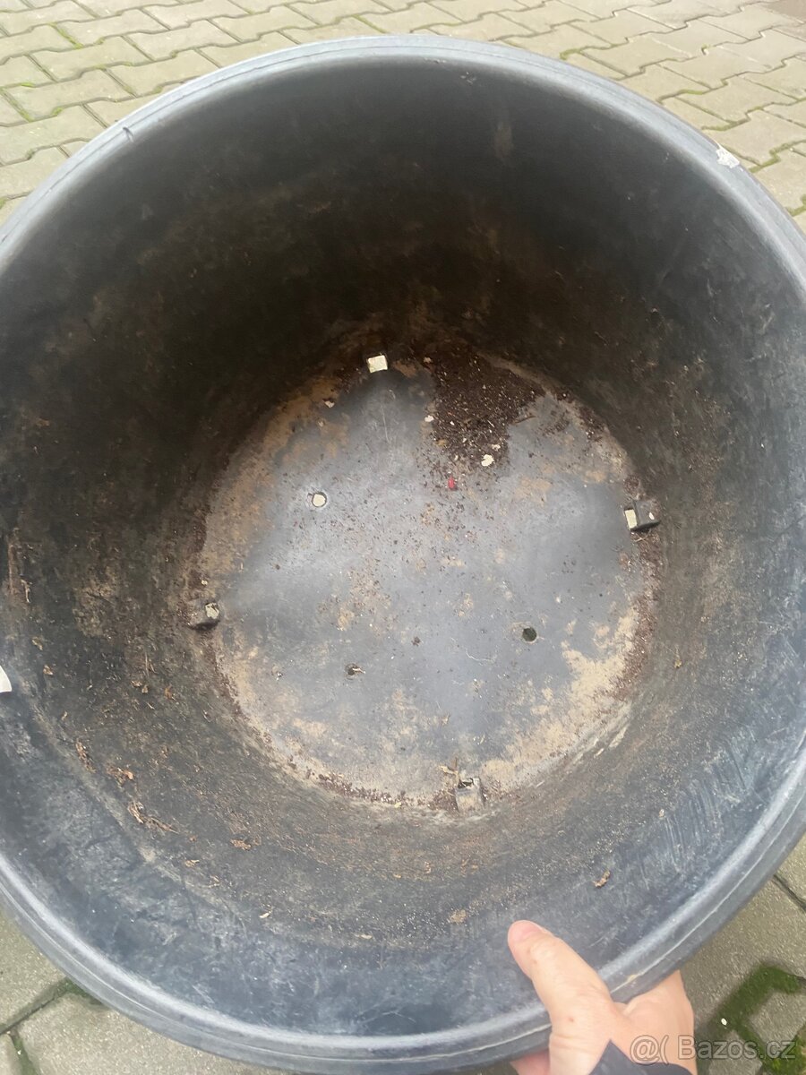 Plastové květináče - 2