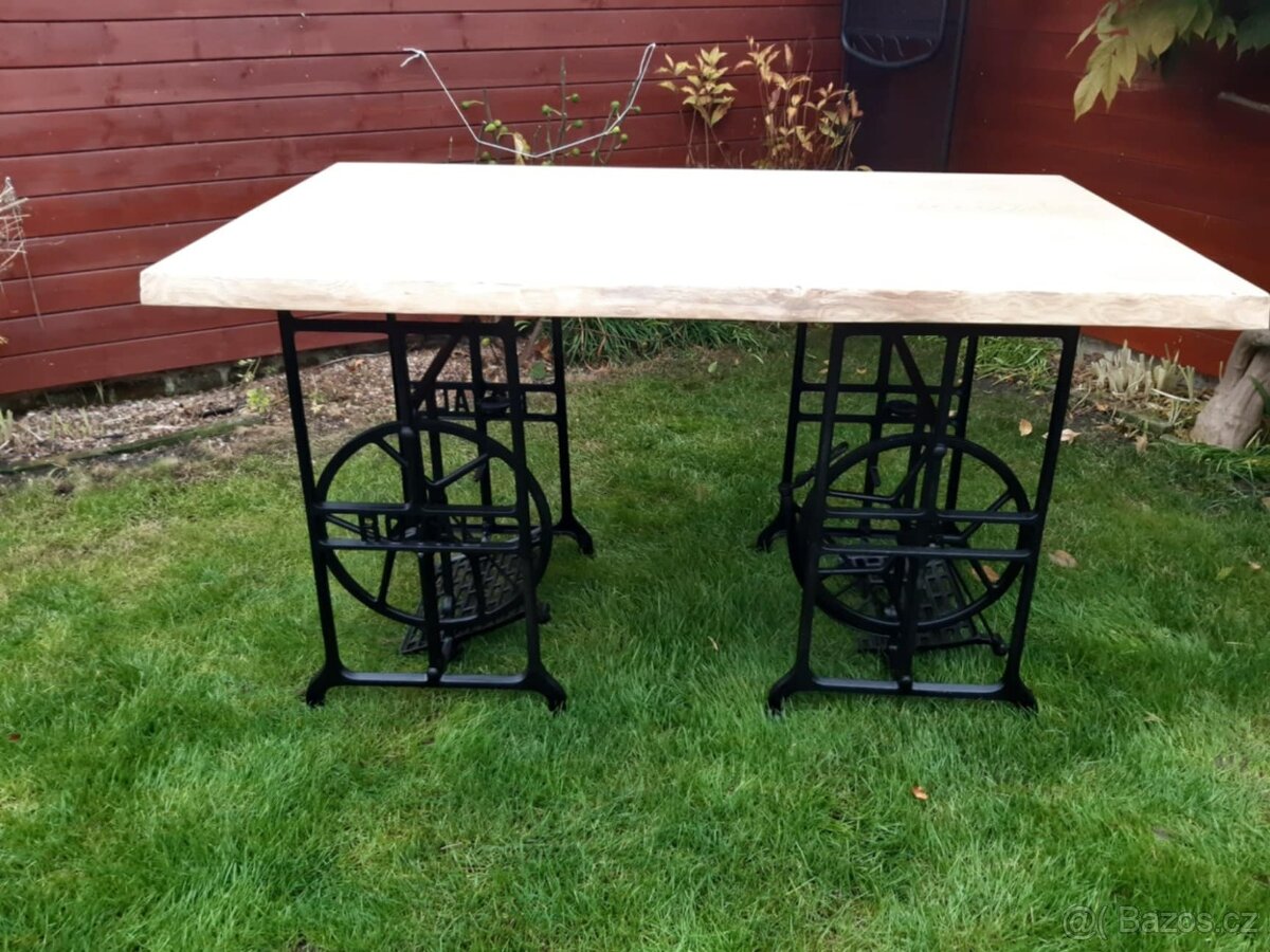 Jídelní stůl - 2