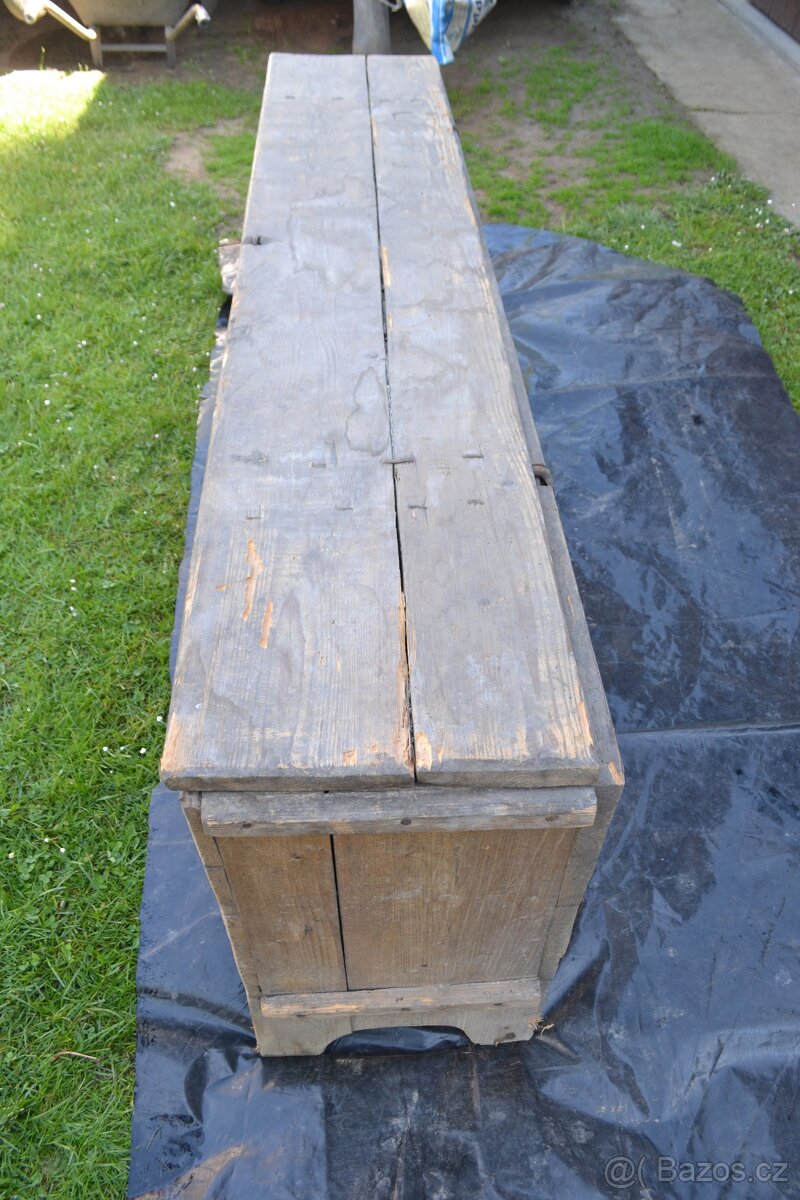 " PRODÁNO "Historická dřevěná truhlice s kováním č.1. - 2
