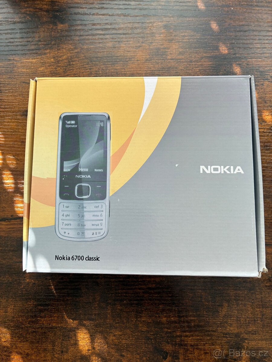 Nokia 6700 Classic – zlatá - stav 10/10 - 2