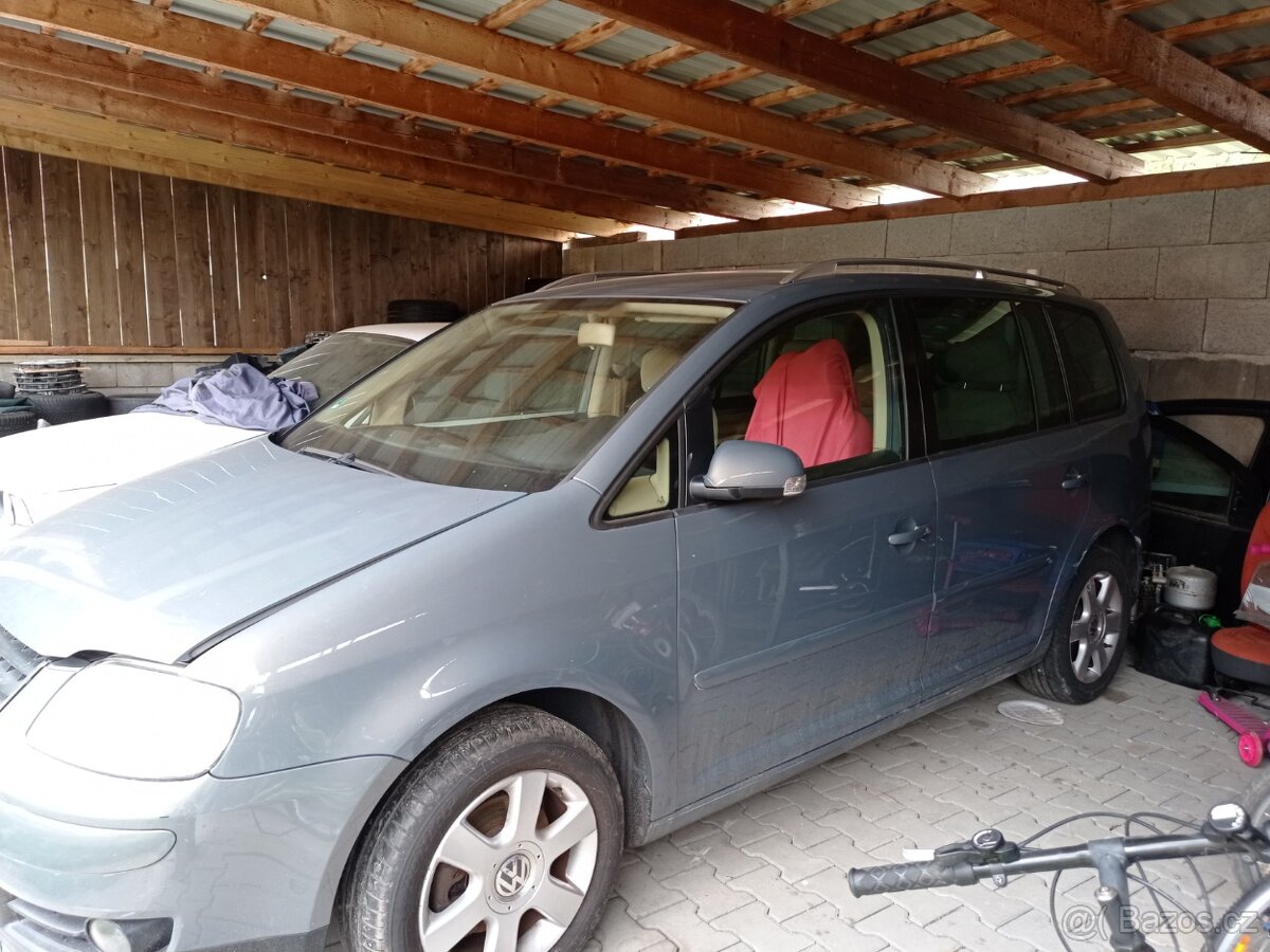 VW Touran 1,6 FSI ,85kw,r.2004 - 2