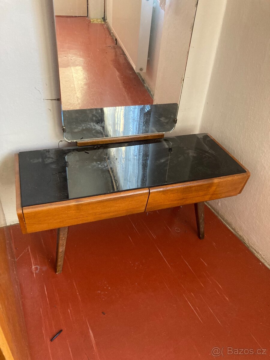 Toaletní stolek - 2