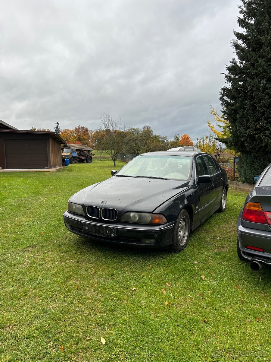 Bmw e39 530DA 135kw náhradní dily cosmosschwarz - 2