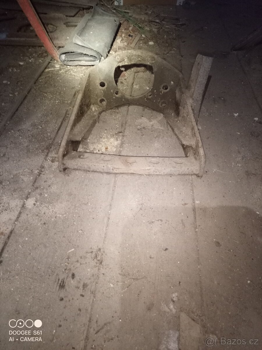 Konzole spodní lišty zetor - 2