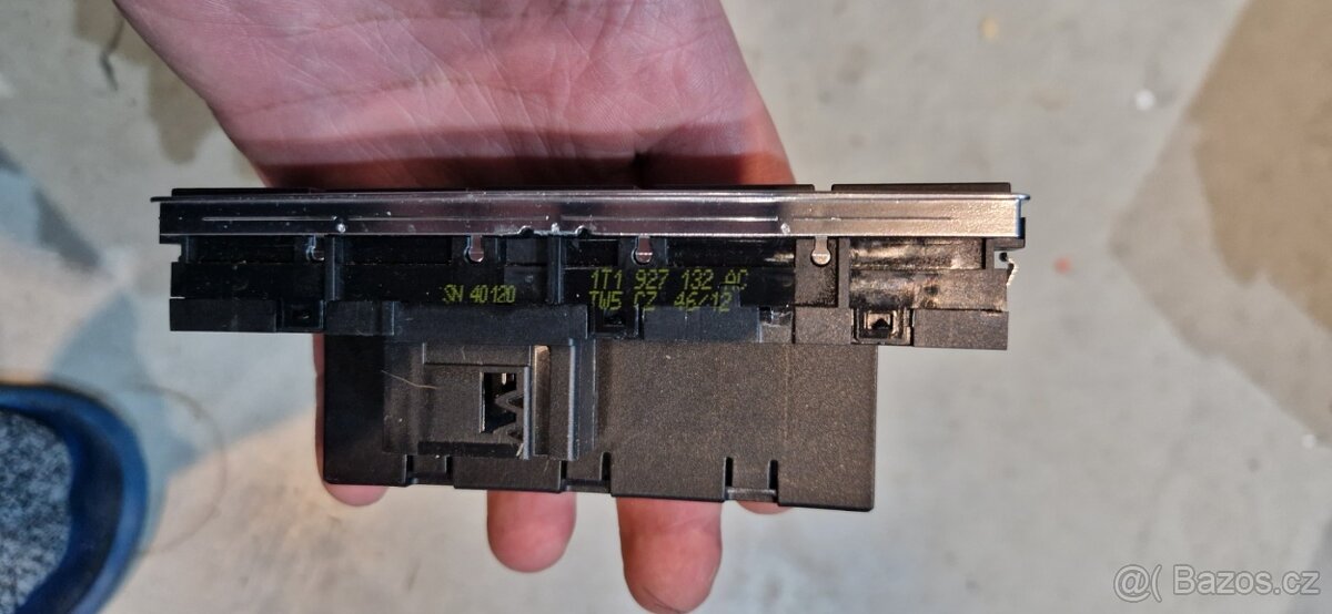 VW tlačítka pro PLA (automatické parkování) - 2