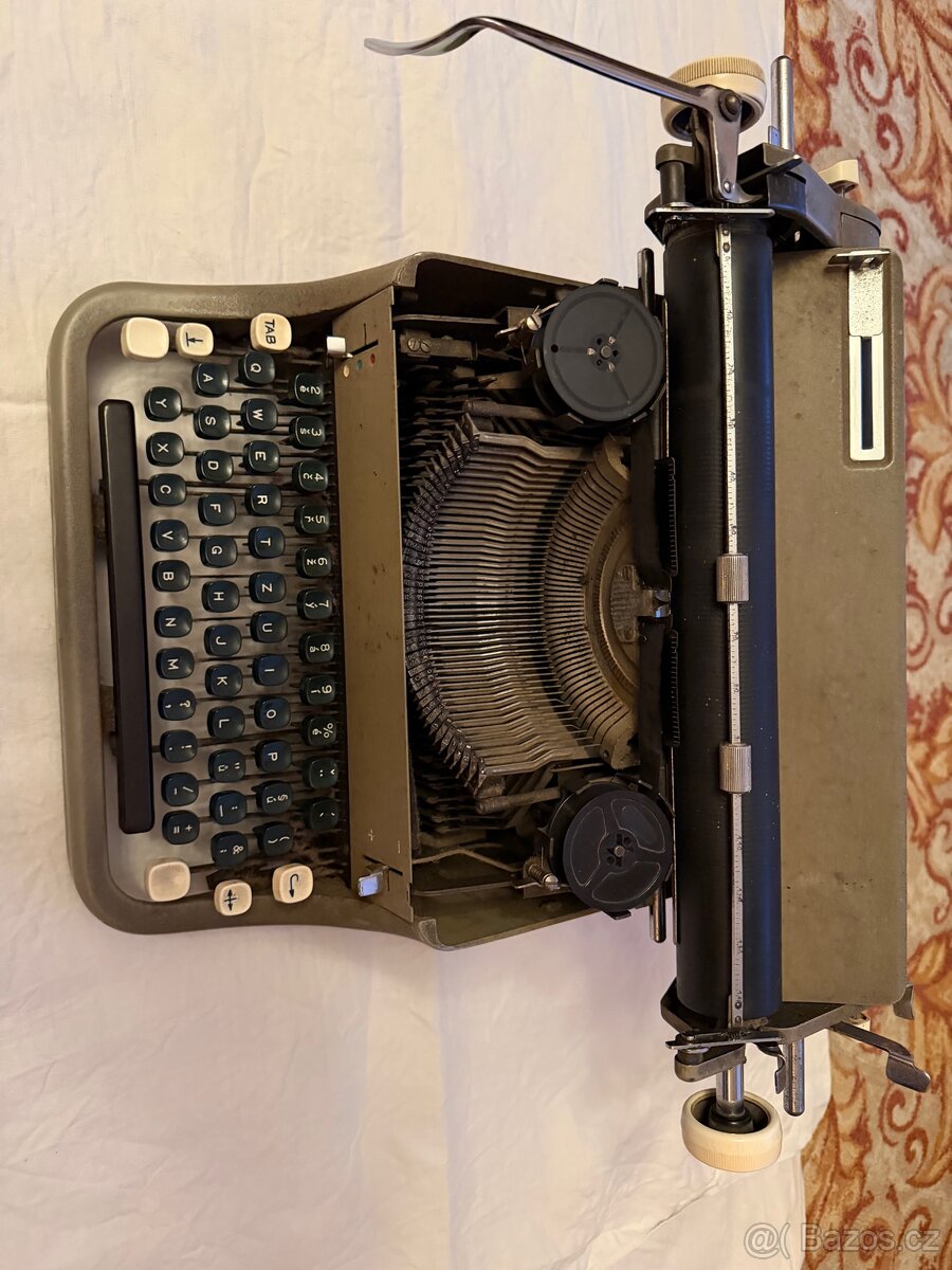 Psací stroj Consul - 2