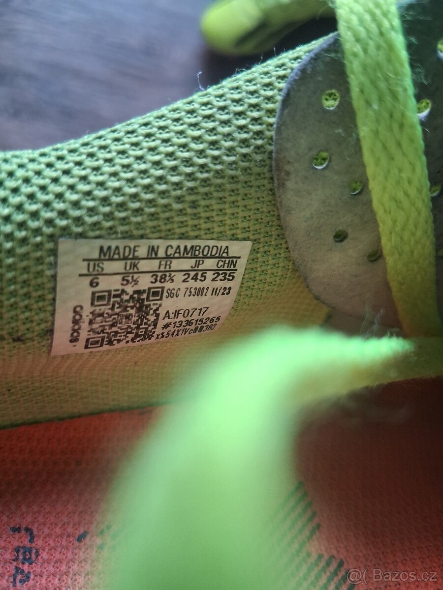 Žluté kopačky - 2